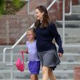 Jennifer Garner et son aînée Violet vont chercher l'adorable Seraphina dans un centre de loisirs à Pacific Palisades, le 24 juillet 2013.