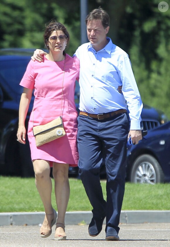 Exclusif - Nick Clegg (Vice-Premier ministre du Royaume-Uni) en vacances avec son épouse Miriam et ses enfants Antonio, Miguel et Alberto à Olmedo en Espagne le 25 juillet 2013.