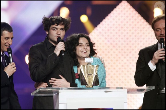 M et sa soeur Emilie Chedid aux Victoires de la Musique à Paris le 5 mars 2005.