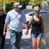 La chanteuse Britney Spears et David Lucado se promenant à Westwood le 27 juillet 2013.