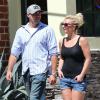 Britney Spears et David Lucado se promenant à Westwood le 27 juillet 2013.