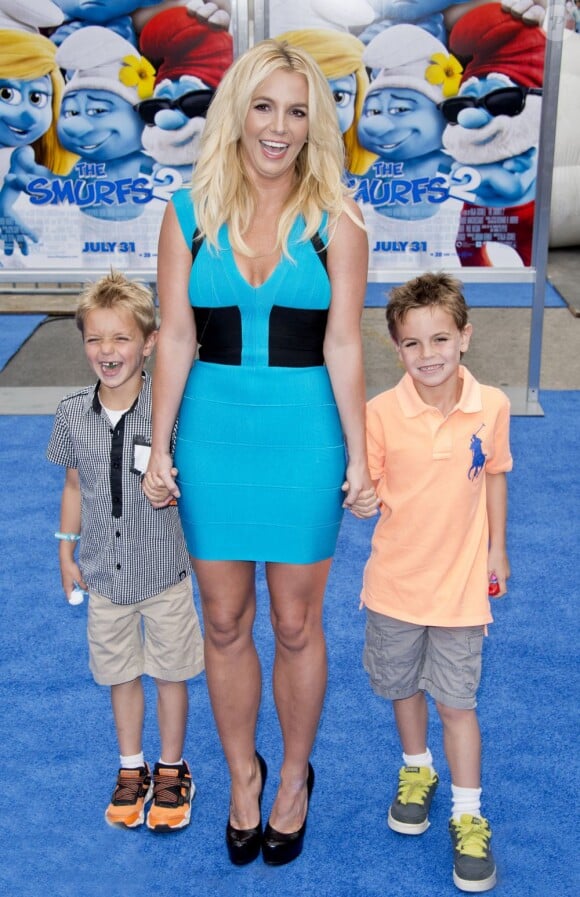 Britney Spears et ses fils Sean Preston et Jayden James à l'avant-première du film "Les Schtroumpfs 2" à Westwood, le 28 juillet 2013.