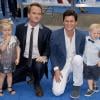 Neil Patrick Harris et son mari David Burtka avec leurs enfants Harper Grace et Gideon Scott à l'avant-première du film "Les Schtroumpfs 2" à Westwood, le 28 juillet 2013.