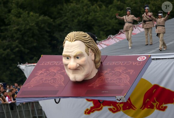 L'incroyable machine volante de la compétition folle Red Bull Flugtag à Moscou le 28 juillet 2013