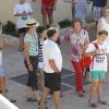 La reine Sofia d'Espagne accompagnait ses petits-enfants Felipe et Victoria, avec leur mère l'infante Elena, et Juan Valentin, Pablo, Miguel et Irene, avec leur mère l'infante Cristina, à l'école de voile à Palma de Majorque le 29 juillet 2013.