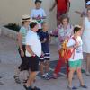 La reine Sofia d'Espagne accompagnait ses petits-enfants Felipe et Victoria, avec leur mère l'infante Elena, et Juan Valentin, Pablo, Miguel et Irene, avec leur mère l'infante Cristina, à l'école de voile à Palma de Majorque le 29 juillet 2013.