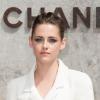 Kristen Stewart lors du défilé Chanel à Paris le 2 juillet 2013