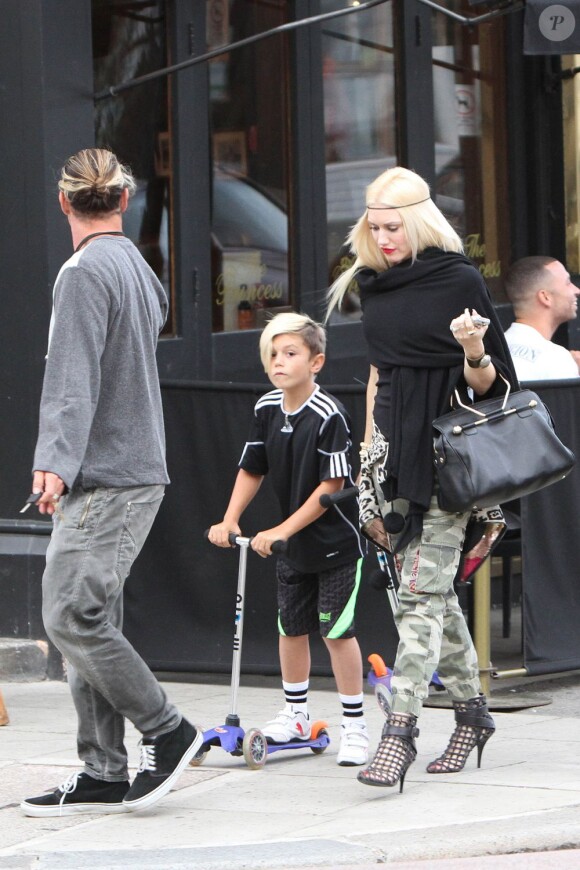 Gwen Stefani, Gavin Rossdale et leur fils Kingston se rendent au pub The Princess of Wales. Londres, le 29 juillet 2013.