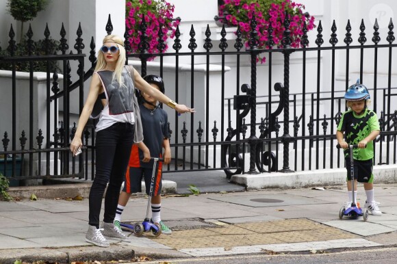 Gwen Stefani et ses fils Kingston et Zuma à Londres, le 28 juillet 2013.
