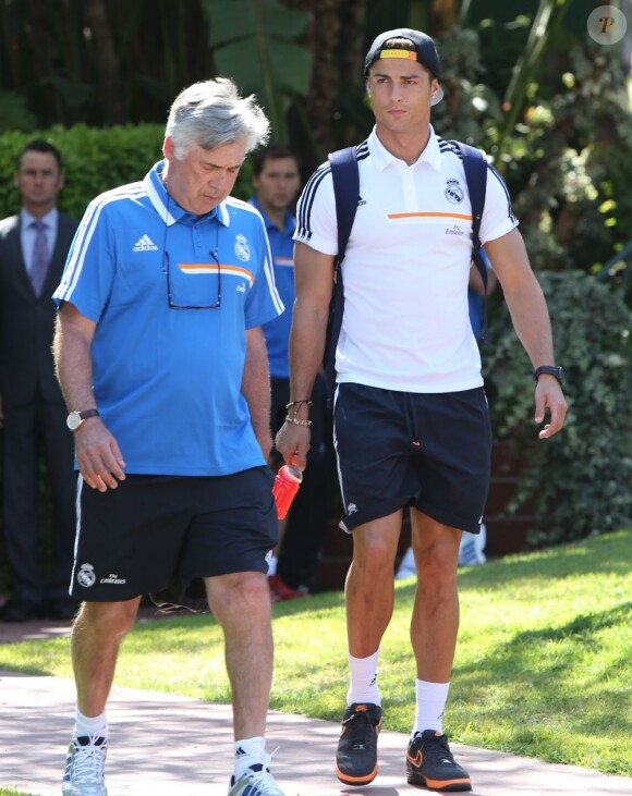 Cristiano Ronaldo et son entraîneur Carlo Ancelotti quittent le Beverly Hills Hotel. Beverly Hills, le 29 juillet 2013.