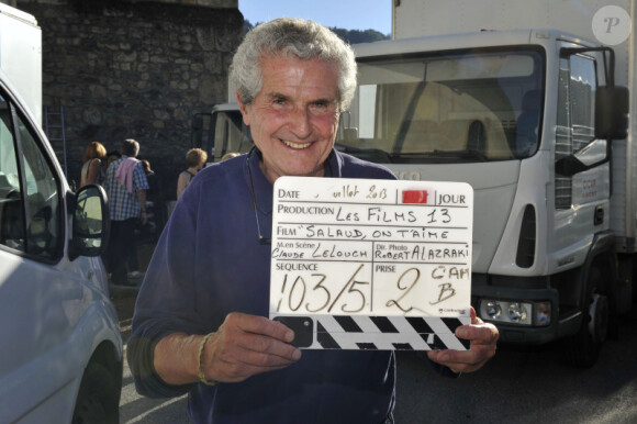 Claude Lelouch avec son dernier clap pour le dernier jour de tournage du film de Claude Lelouch "Salaud, on t'aime" à Saint-Gervais-les-Bains, le 31 juillet 2013.