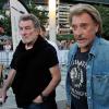 Eddy Mitchell et Johnny Hallyday complices lors du dernier jour de tournage du film de Claude Lelouch "Salaud, on t'aime" à Saint-Gervais-les-Bains, le 31 juillet 2013.