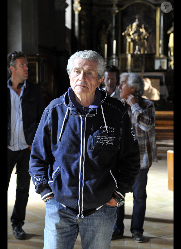 Claude Lelouch en solitaire pour savourer le dernier jour de tournage de son film "Salaud, on t'aime" à Saint-Gervais-les-Bains, le 31 juillet 2013.