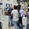 Claude Lelouch en action sur le dernier jour de tournage du film "Salaud, on t'aime" à Saint-Gervais-les-Bains, le 31 juillet 2013.