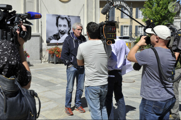 Claude Lelouch en action sur le dernier jour de tournage du film "Salaud, on t'aime" à Saint-Gervais-les-Bains, le 31 juillet 2013.