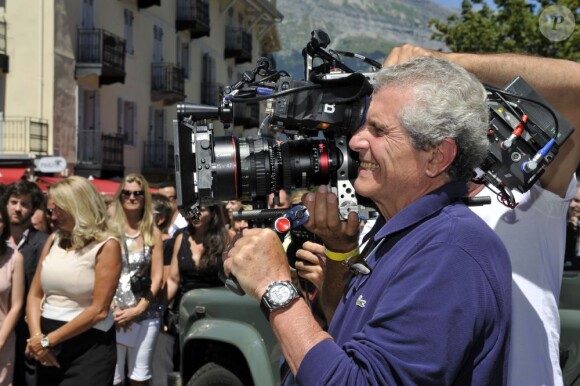 Claude Lelouch pendant le dernier jour de tournage du film "Salaud, on t'aime" à Saint-Gervais-les-Bains, le 31 juillet 2013.
