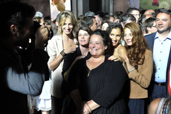 Pauline Lefèvre, Irène Jacob, Isabelle de Hertogh, Sarah Kazemy et Jenna Thiam pendant le dernier jour de tournage du film "Salaud, on t'aime" à Saint-Gervais-les-Bains, le 31 juillet 2013.