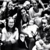 Selena Gomez entourée de sa troupe de danseurs et de sa petite soeur Gracie, sur Instagram, le 1er août 2013.