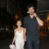 Kylie Minogue et son petit ami Andres Velencoso, main dans la main, à la sortie du restaurant J Sheekey Fish and Seafood à Londres, le 2 août 2013.