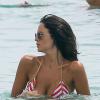 Jade Foret profite de la plage pendant ses vacances à Miami. Le 26 juillet 2013. La belle profite également de l'eau.
