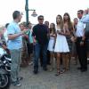 Sylvester Stallone avance au milieu des passants au côté de sa femme Jennifer Flavin et ses filles Sophia, Sistine et Scarlet en vacances à Saint-Tropez le 3 août 2013.