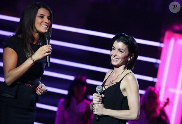 Karine Ferri et la chanteuse Jenifer lors de l'enregistrement de l'émission "Tout pour la Musique", présentée par Karine Ferri sur TF1. Le 1er juin 2013.