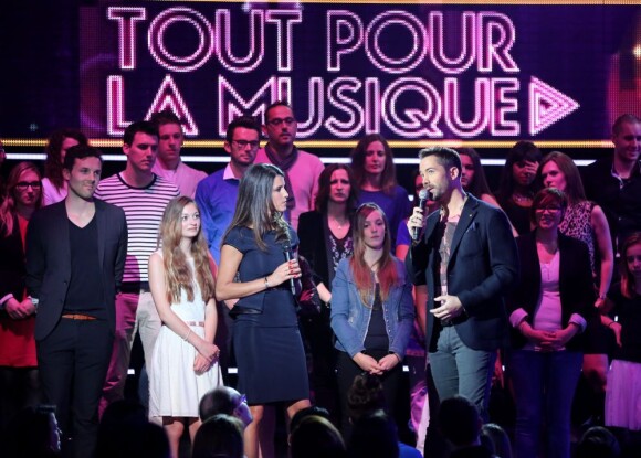 Karine Ferri et Emmanuel Moire lors de l'enregistrement de l'émission "Tout pour la Musique", présentée par Karine Ferri sur TF1. Le 1er juin 2013.