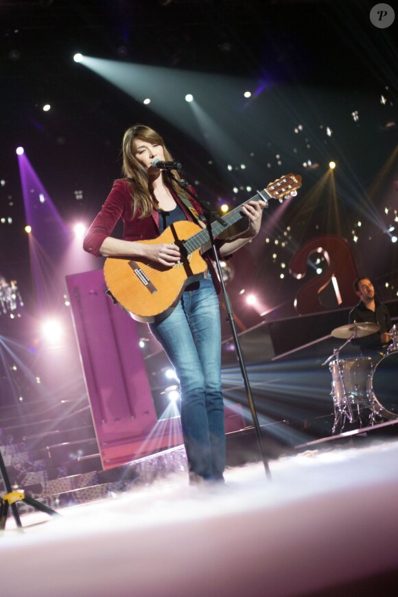 Exclusif - Carla Bruni lors de l'enregistrement de l'émission "Tout pour la Musique", présentée par Karine Ferri sur TF1. Le 1er juin 2013.