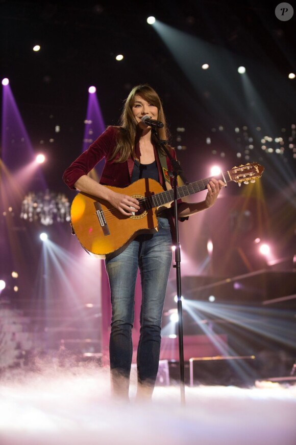 Exclusif - Carla Bruni lors de l'enregistrement de l'émission "Tout pour la Musique", présentée par Karine Ferri sur TF1. Le 1er juin 2013.