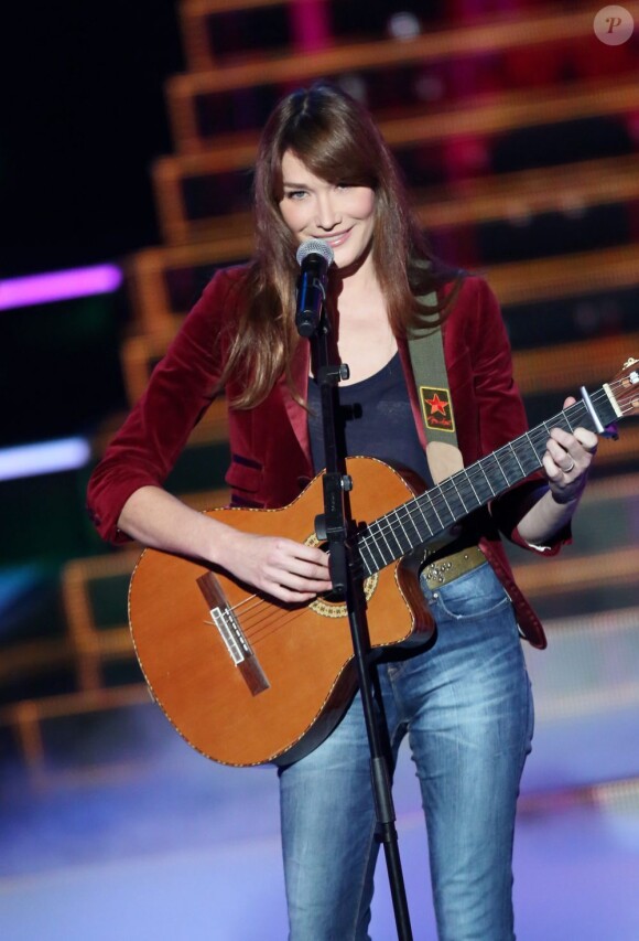 Exclusif - Carla Bruni lors de l'enregistrement de l'émission "Tout pour la Musique", présentée par Karine Ferri sur TF1. Le 1er juin 2013.