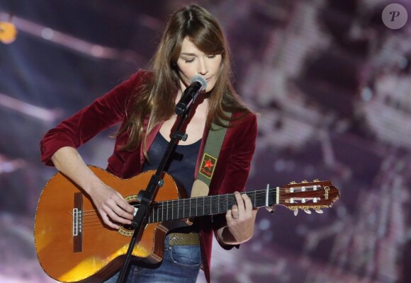 Exclusif - Carla Bruni lors de l'enregistrement de l'émission "Tout pour la Musique", présentée par Karine Ferri. Le 1er juin 2013.