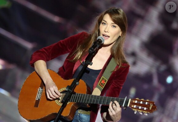 Exclusif - Carla Bruni lors de l'enregistrement de l'émission "Tout pour la Musique", présentée par Karine Ferri sur TF1. Le 1er juin 2013.