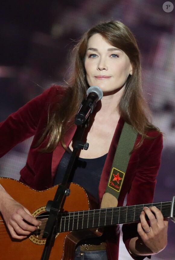 Exclusif - Carla Bruni lors de l'enregistrement de l'émission "Tout pour la Musique", présentée par Karine Ferri sur TF1. Le 1er juin 2013.