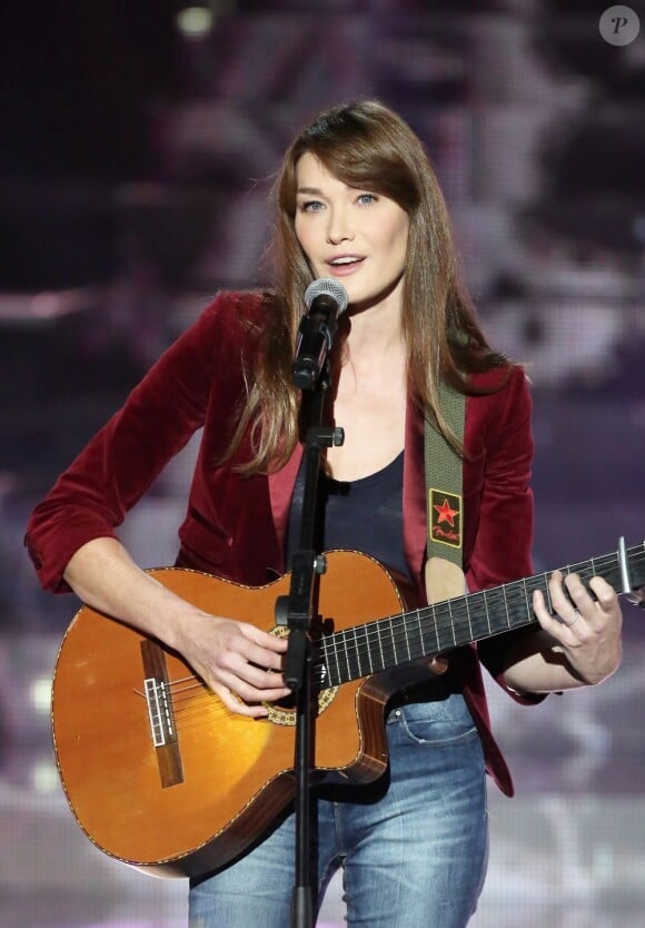 Exclusif - Carla Bruni lors de l'enregistrement de l'émission "Tout pour la Musique", présentée par Karine Ferri sur TF1. Le 1er juin 2013.