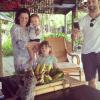 Alessandra Ambrosio a immortalisé une sortie au zoo en famille au Brésil. Juillet/Août 2013