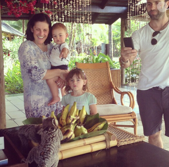 Alessandra Ambrosio a immortalisé une sortie au zoo en famille au Brésil. Juillet/Août 2013