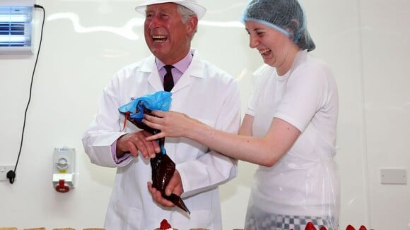 Le prince Charles en kilt, c'est pas de la tarte, mais on s'en paye une tranche