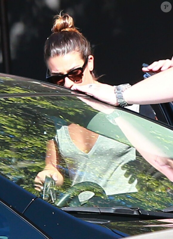 La jolie Lea Michele à la sortie d'un studio d'enregistrement à Hollywood, le 5 août 2013.