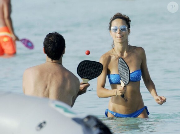 La sexy Laura Barriales profite d'une journée ensoleillée avec son nouvel amoureux sur l'île de Formentera, aux Baléares. Le 5 août 2013.