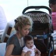 Shakira avec son fils Milan à Rio de Janeiro, le 2 juillet 2013.