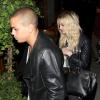 La chanteuse Ashlee Simpson et son petit ami Evan Ross ont dîné au restaurant Aventine à Hollywood. Le couple arborait un style vestimentaire très rock'n'roll. A Los Angeles, le 6 août 2013.