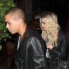 Ashlee Simpson et son petit ami Evan Ross ont dîné au restaurant Aventine à Hollywood. Le couple arborait un style vestimentaire très rock'n'roll. A Los Angeles, le 6 août 2013.