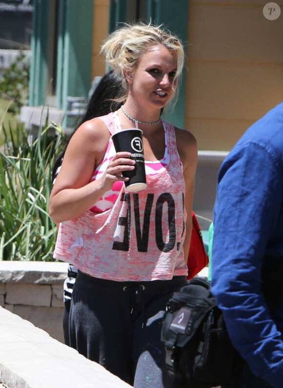 Britney Spears se promène à Los Angeles, le jeudi 8 août 2013.