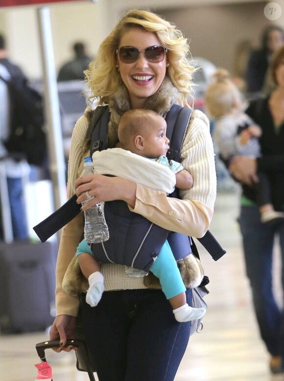 Katherine Heigl et sa fille Adalaide Kelley à l'aéroport de Los Angeles, le 2 décembre 2012.