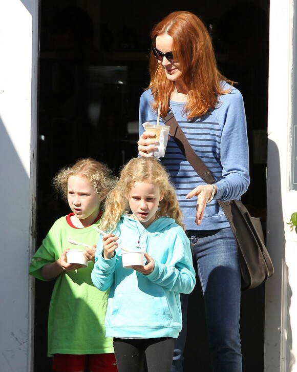 Marcia Cross avec ses jumelles Eden et Savannah à Los Angeles, le 9 août 2013