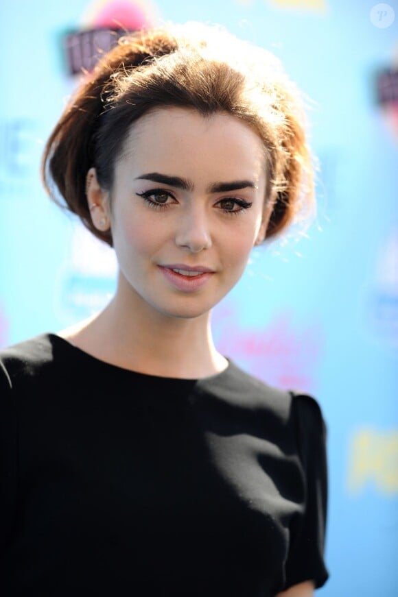 Lily Collins aux 2013 Teen Choice Awards au Gibson Amphitheater à Los Angeles, le 11 août 2013.