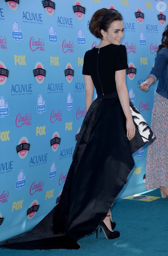 Lily Collins lookée aux 2013 Teen Choice Awards au Gibson Amphitheater à Los Angeles, le 11 août 2013.