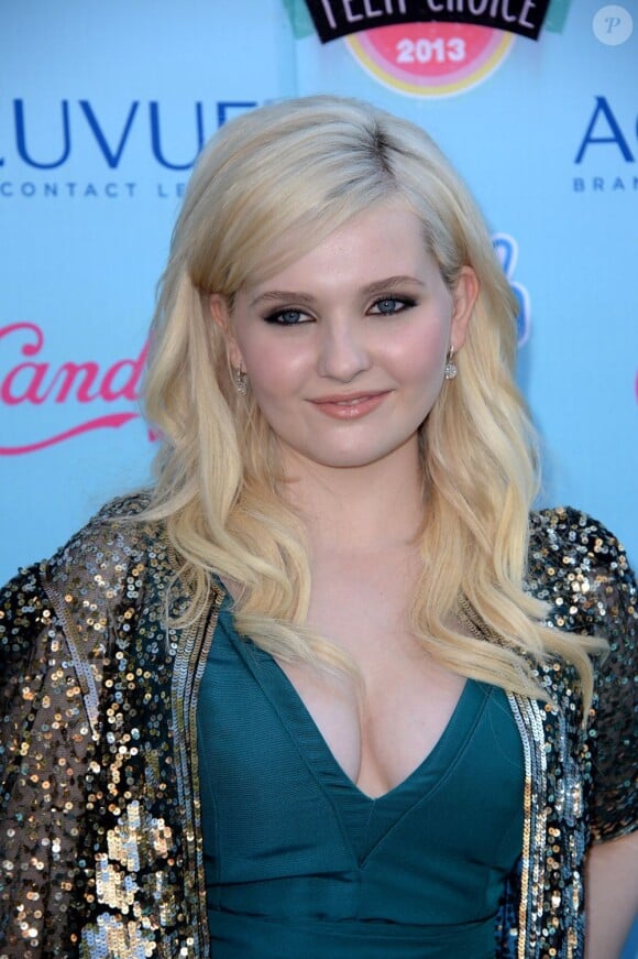 Abigail Breslin aux 2013 Teen Choice Awards au Gibson Amphitheater à Los Angeles, le 11 août 2013.