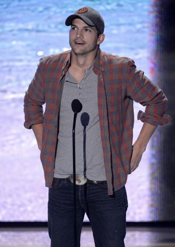 Ashton Kutcher aux 2013 Teen Choice Awards au Gibson Amphitheater à Los Angeles, le 11 août 2013.
