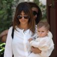 Kourtney Kardashian et sa fille Penelope se promènent dans les rues de Los Angeles. Le 3 juin 2013.
